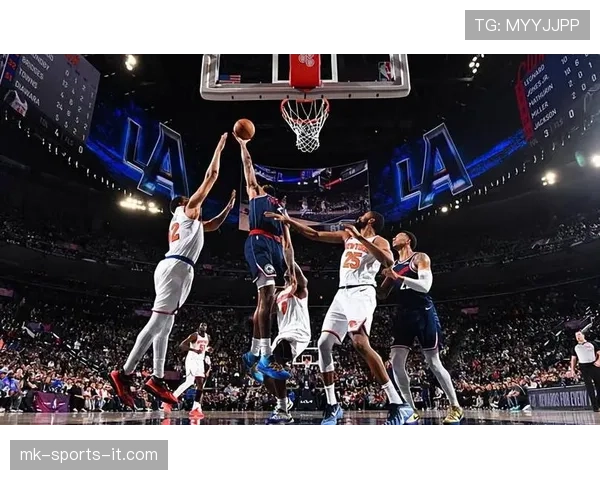 巴尼亚尼挡拆制造错位提效，助尼克斯内线得分拉开差距