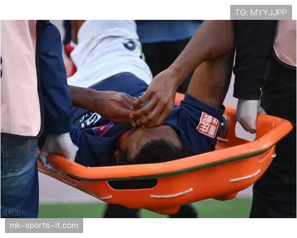 越位线如何判定：进攻球员与倒数第二名防守球员的平行关系解析