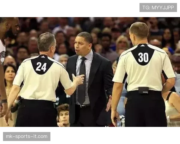 扣篮干扰规则是什么？详解NBA与FIBA判罚标准及争议点解析